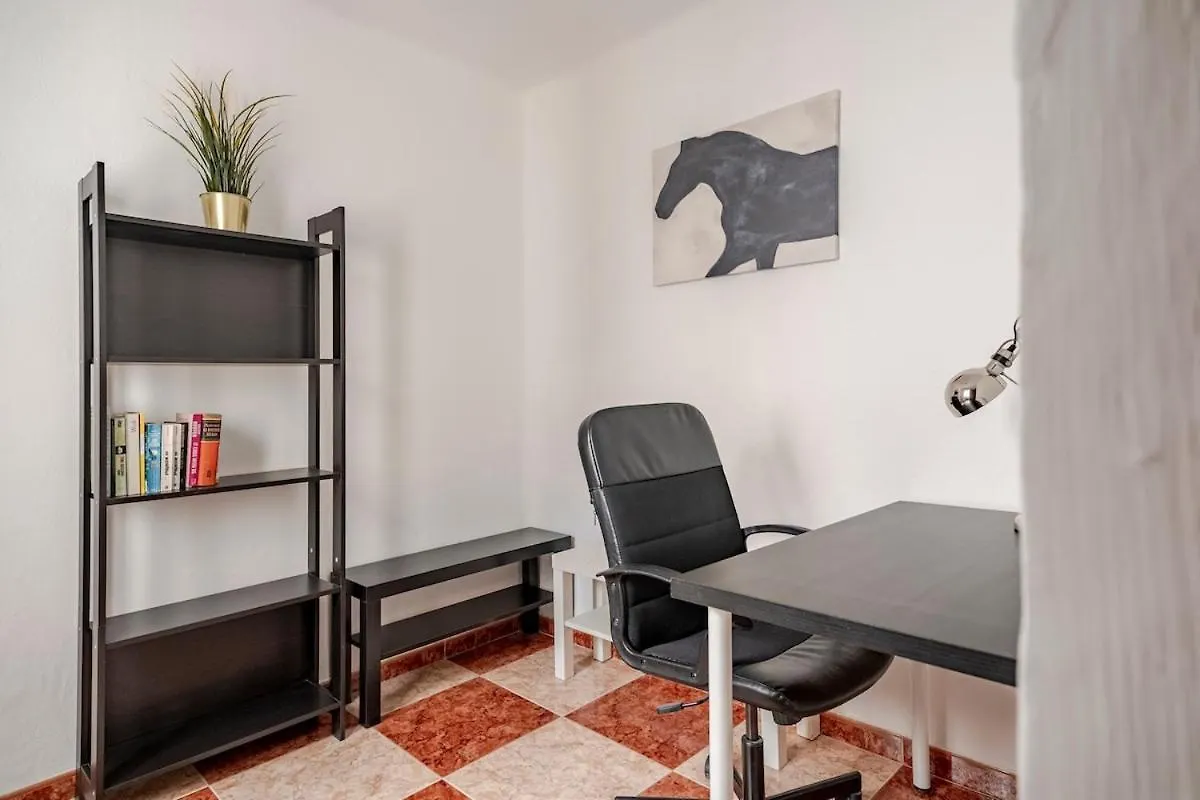 Apartment With Work/Study Room Close To Old Town Màlaga 0*,