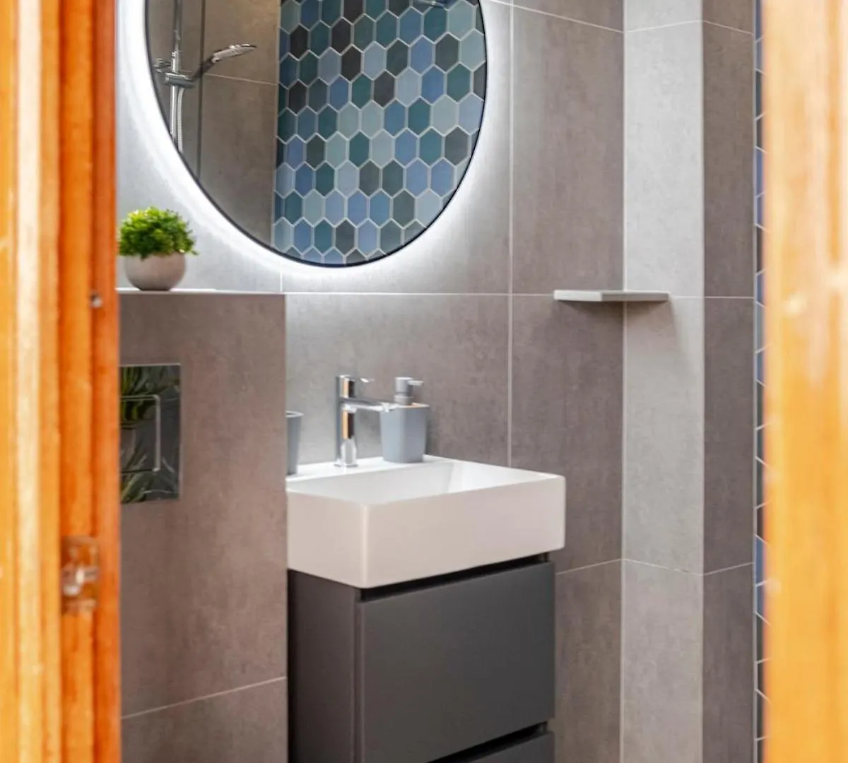 Apartment With Work/Study Room Close To Old Town Màlaga